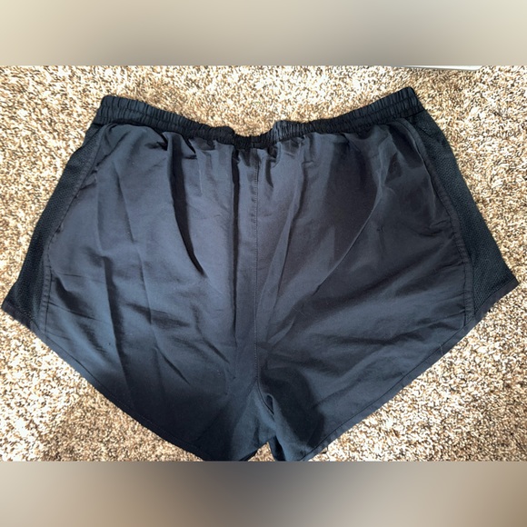 Black Underarmor shorts - Picture 2 of 3
